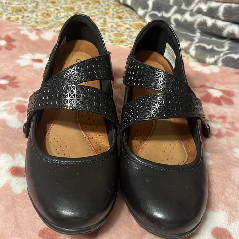 New no tags Black pumps 6 1/2 COBB HILLS